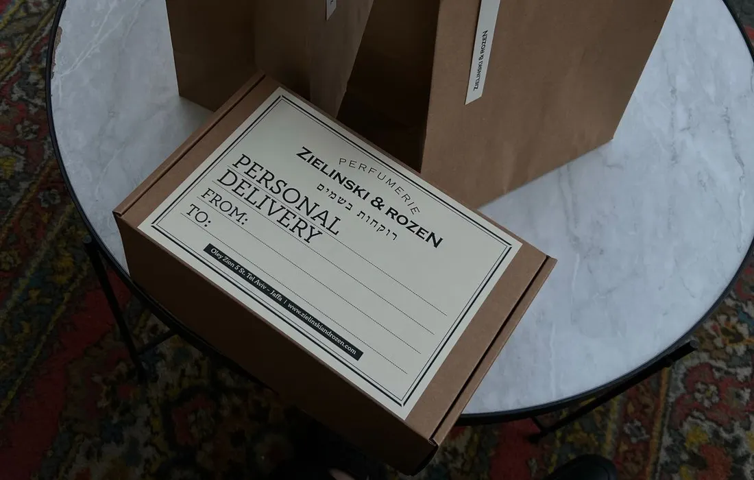 Paper bags and a delivery box on a round table.